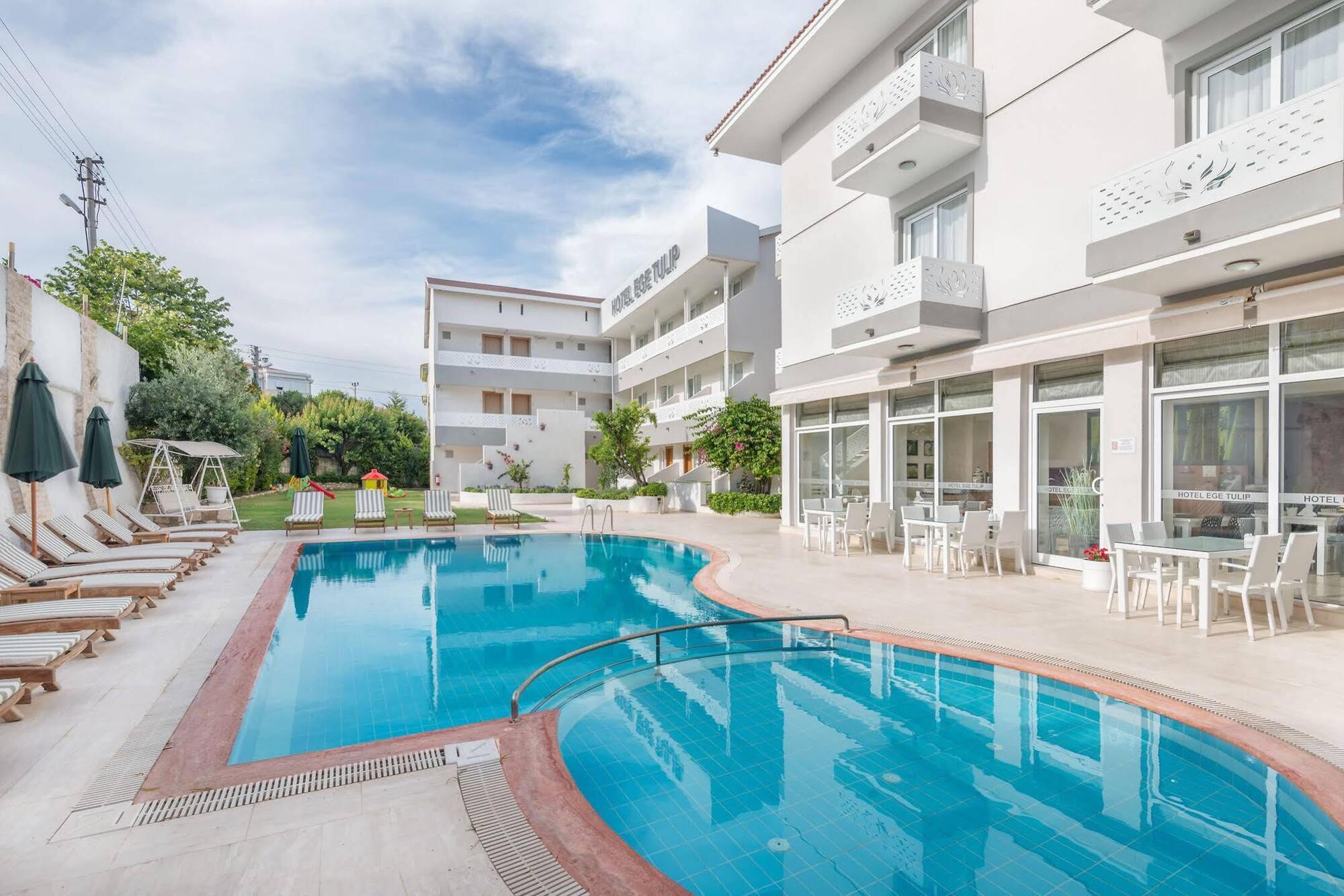 Hotel Ege Tulip Çeşme Exterior foto