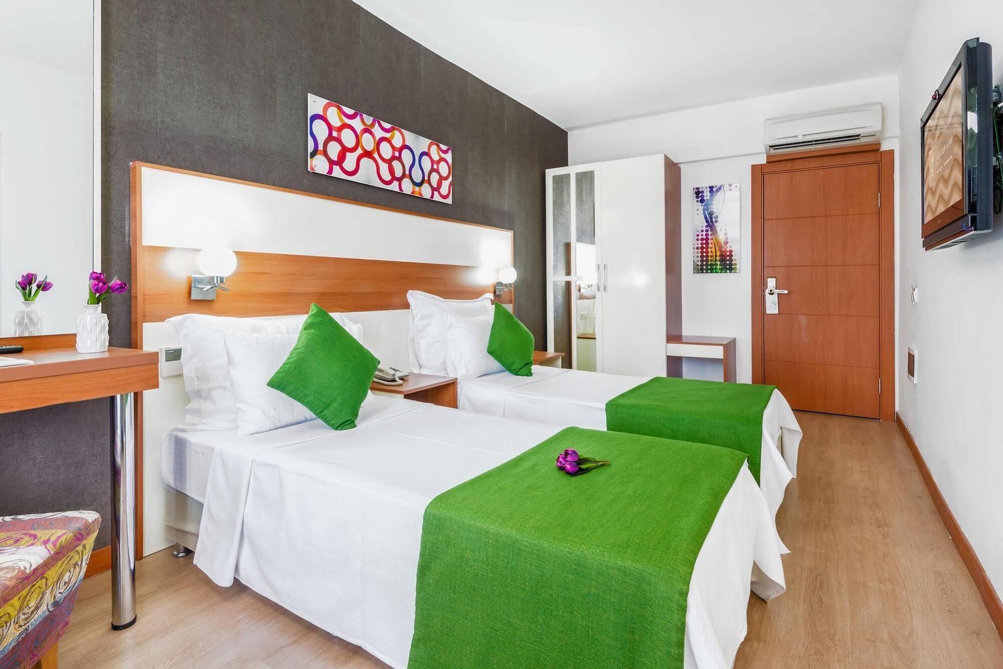 Hotel Ege Tulip Çeşme Exterior foto